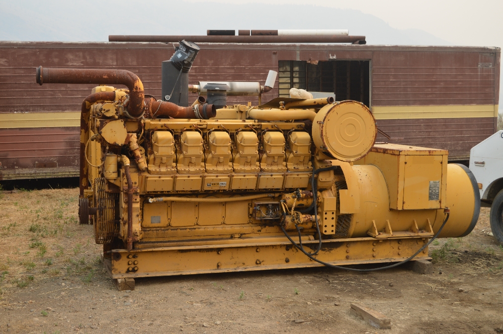 Caterpillar 900 kW 240/480 Volt Diesel Generator