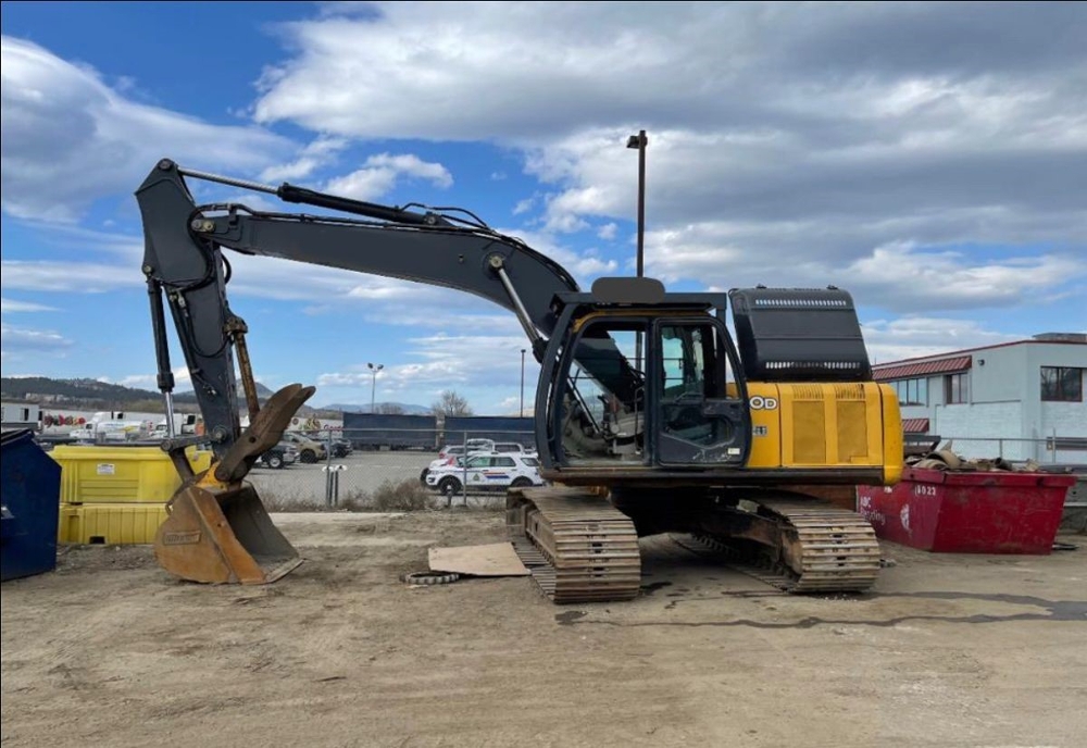 Deere 200DLC Excavator