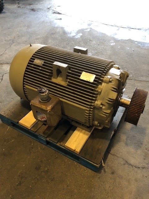 Moteur électrique général 200HP 575V