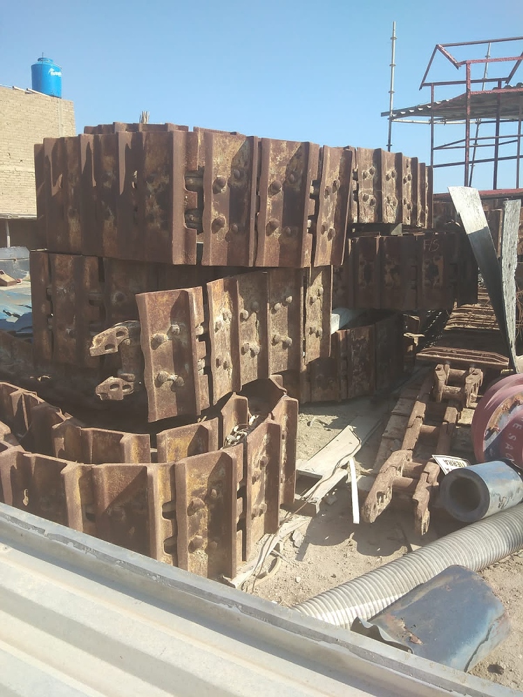 Tracks with Chains for Komatsu D375 Dozer