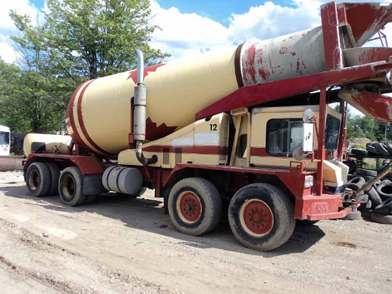Camion malaxeur à ciment Mack 8 x 6