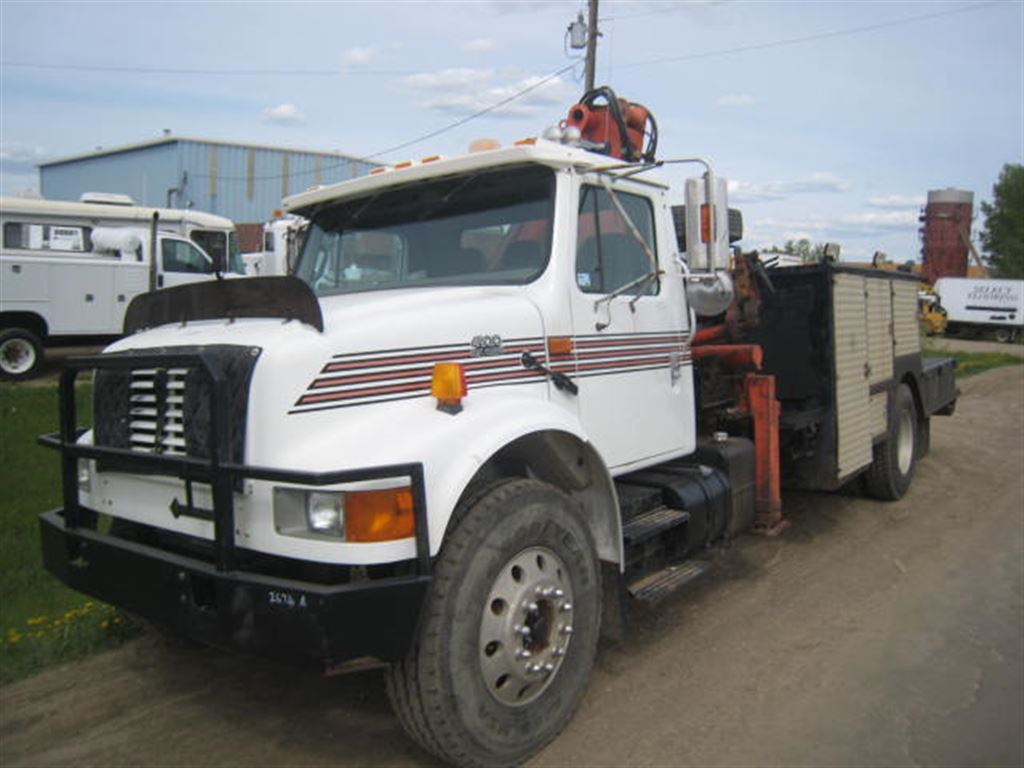 International 4900 S/A Service Truck