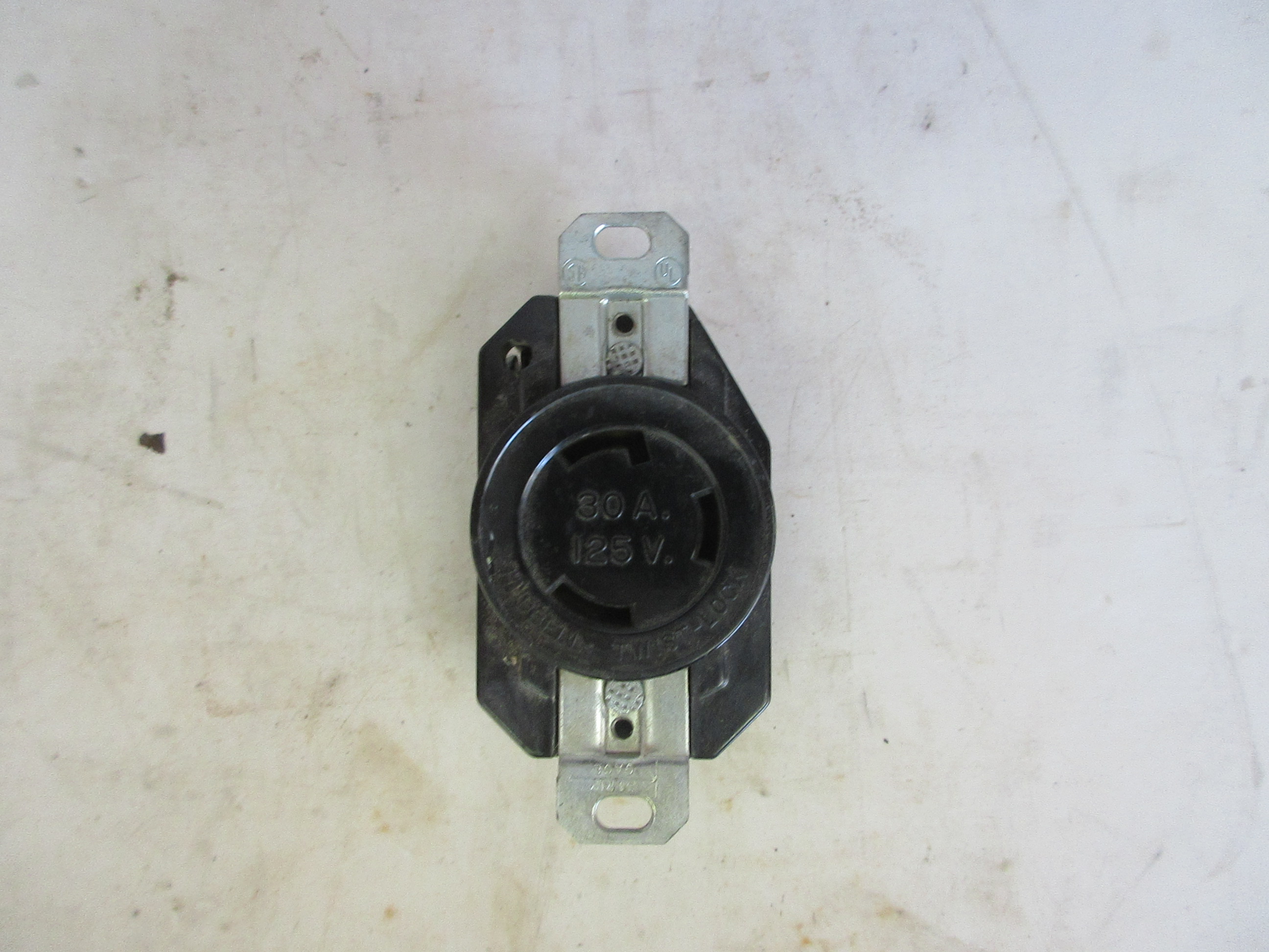 Prise Hubbell Twist-Lock