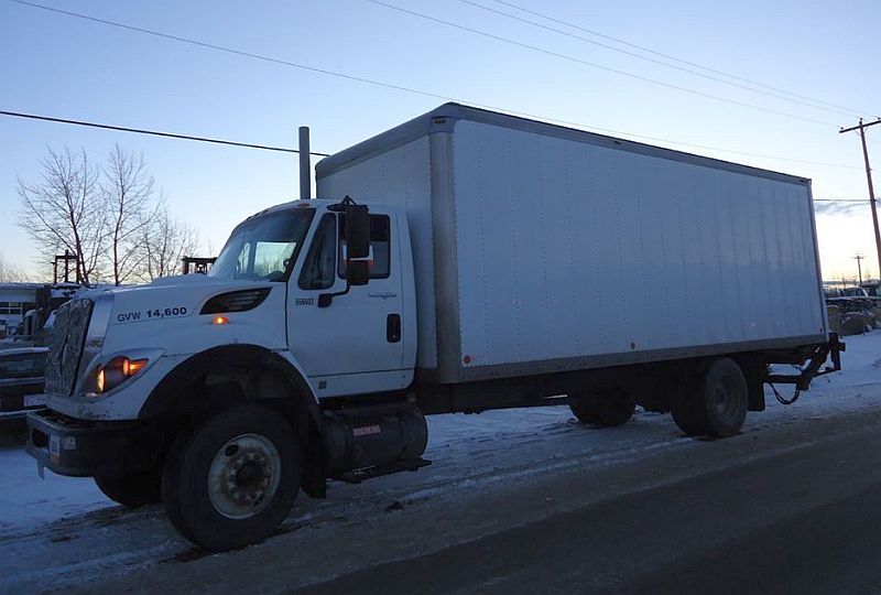 International 7600 Workstar SA Van Truck