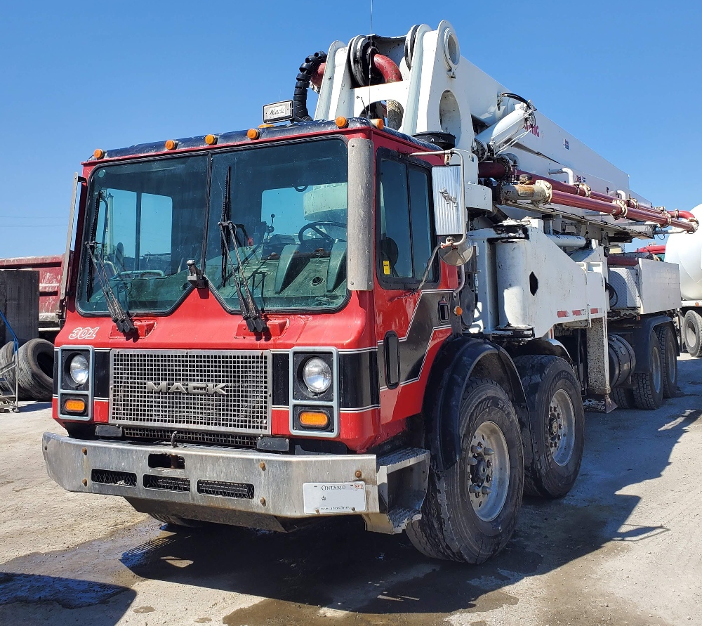 Mack 688S Concrete Pump Truck