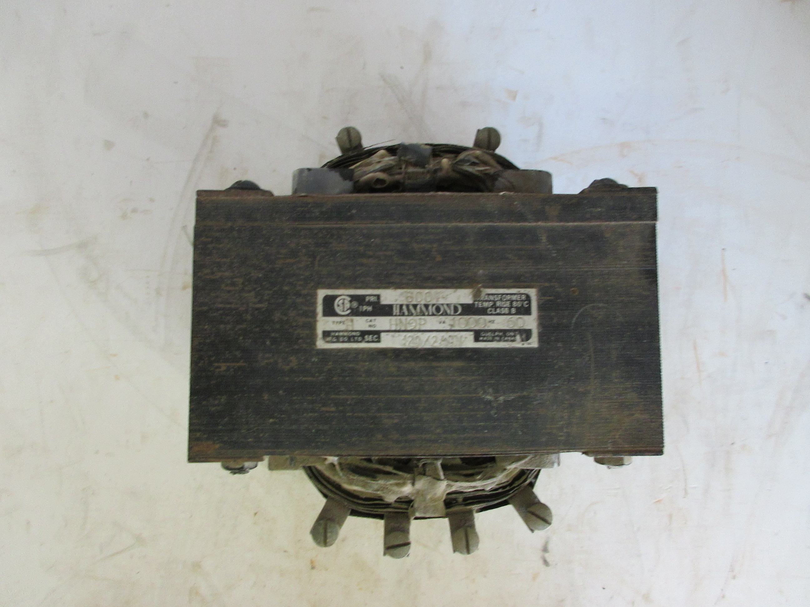 Transformador Hammond de 600V