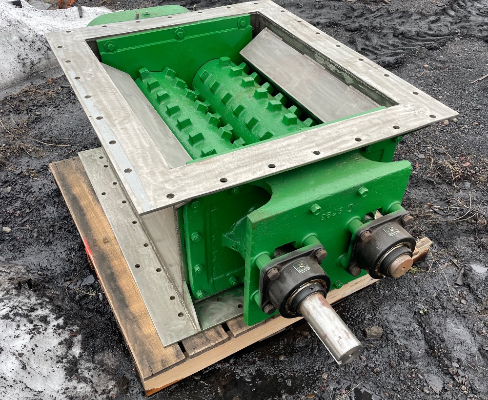 Helmick 32in Double Roll Crusher