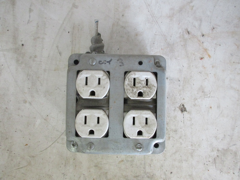 Prise électrique 4x4 Iberville