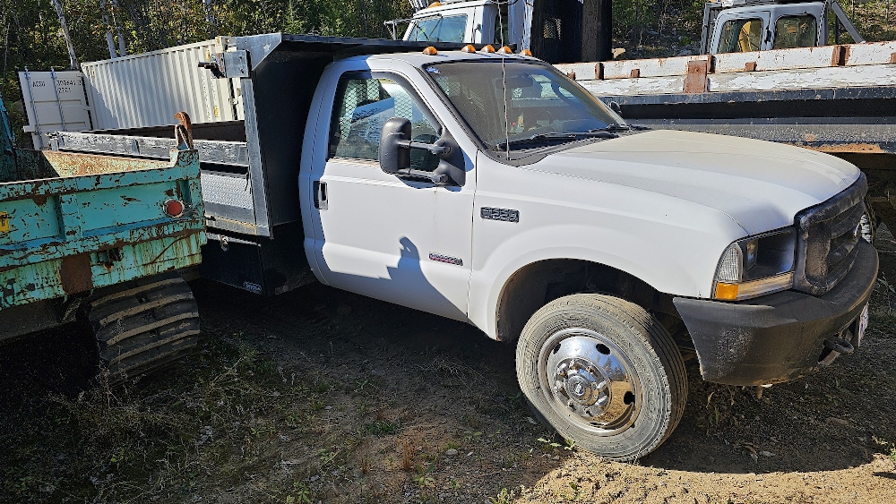 2004 Ford Super Duty F-550 XL Dump Truck