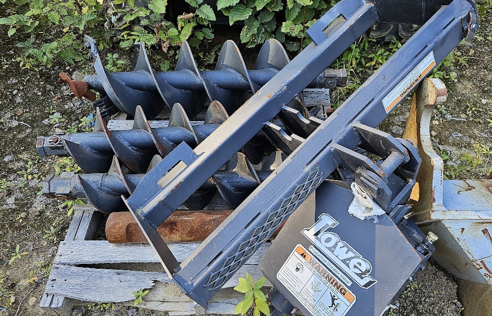 Lowe 750 Hydraulic Auger