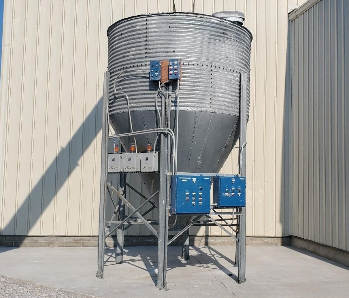 9ft Dia. x 15.6ft Tall Galvanized Steel Silo