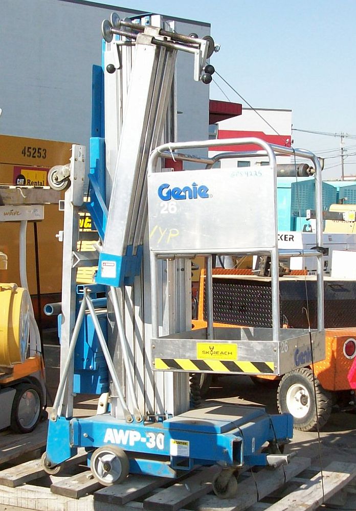 Genie AWP30 Electric Personnel Lift