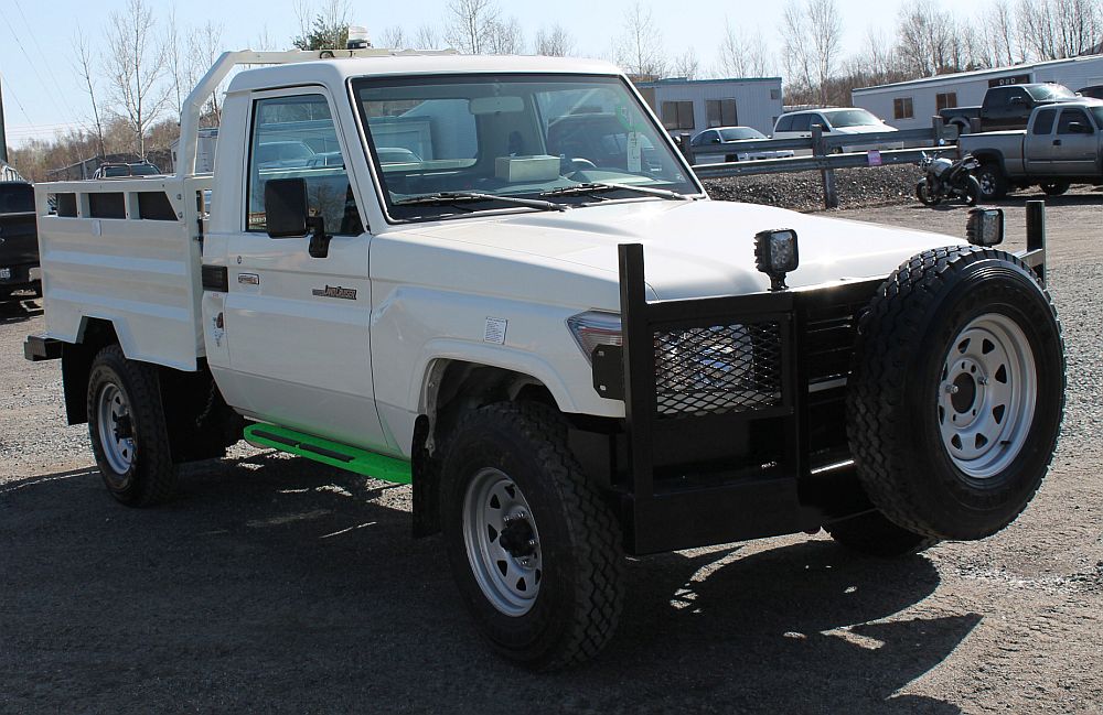 Transporteur Toyota HZJ79 8 personnes