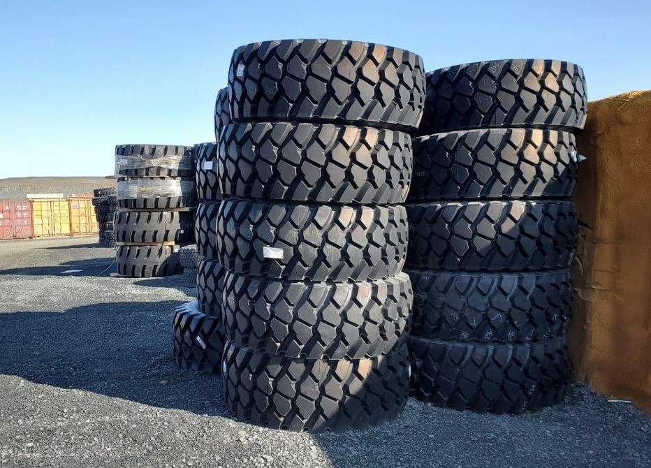 Bridgestone VLTS 23.5R25 Tire Package
