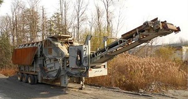 Hewitt-Robins 30 in x 48 in Mobile Jaw Crushing Plant