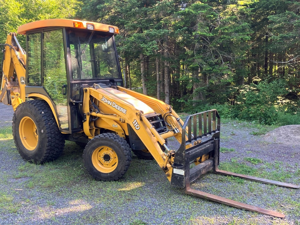 2002 John Deere 110 TLB Backhoe