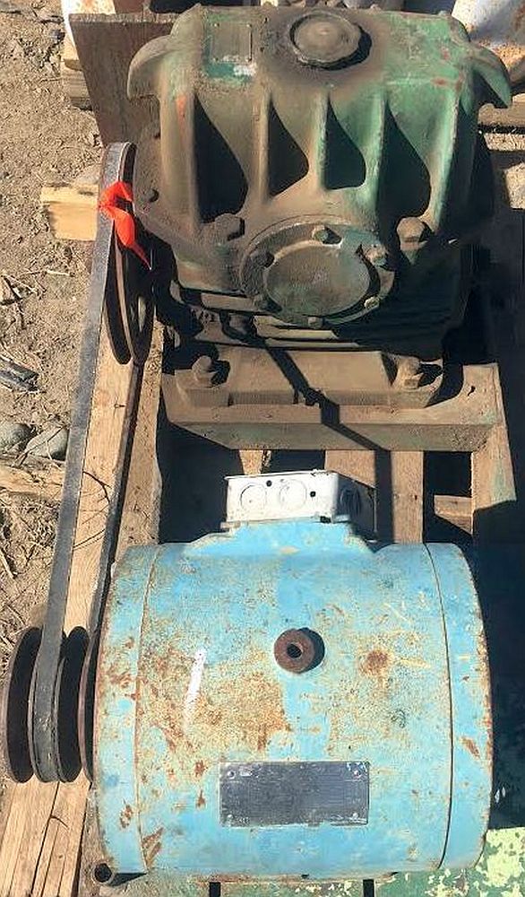 World Energy 7.5 hp Electric Motor with Renolds Gear Reducer