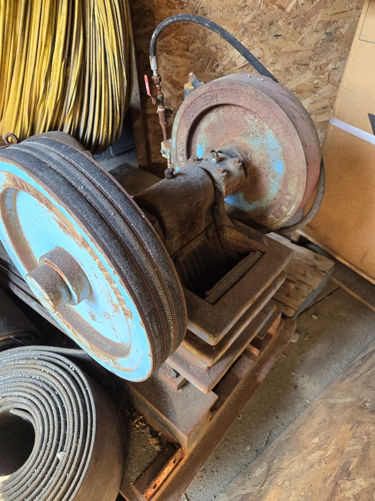 Atlas 3.5in x 5.5in Jaw Crusher