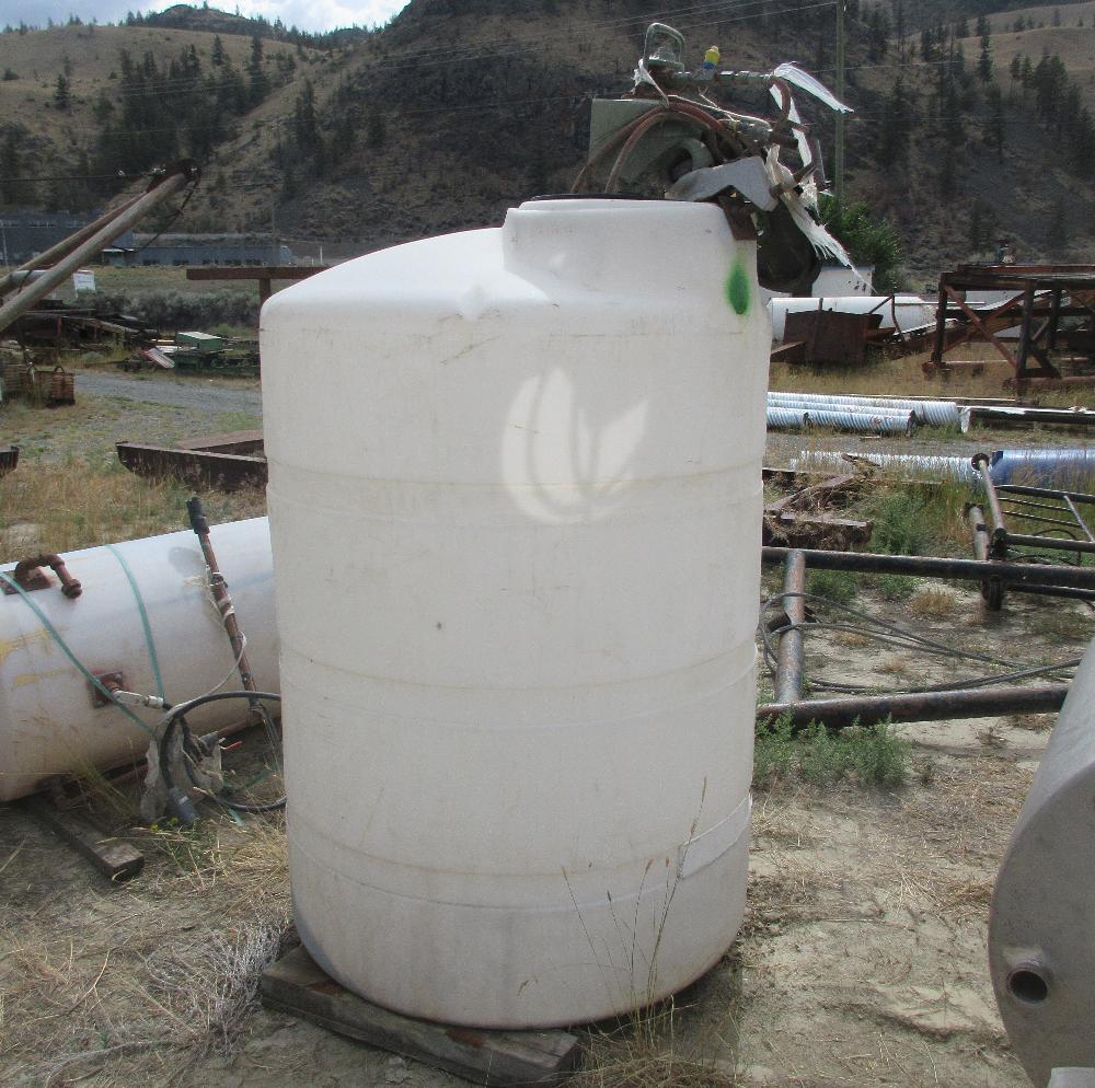 560 Gallon Plastic Tank with Lightnin Agitator