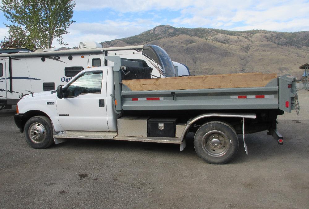 2001 Ford F-550 Dump Truck