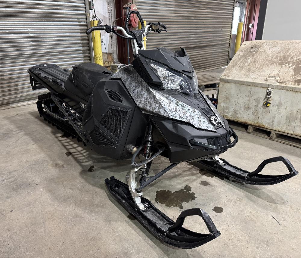 2015 Ski-Doo Summit X 800 Turbo Snowmobile