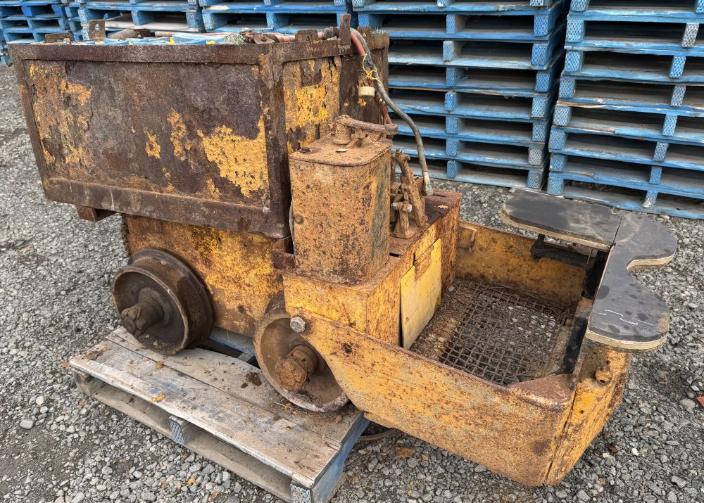 Mancha 1.5 Ton 18 - 24in Gauge Battery Locomotive