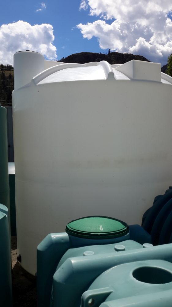 Vertical 5,600 Gallon Polyethylene Tank