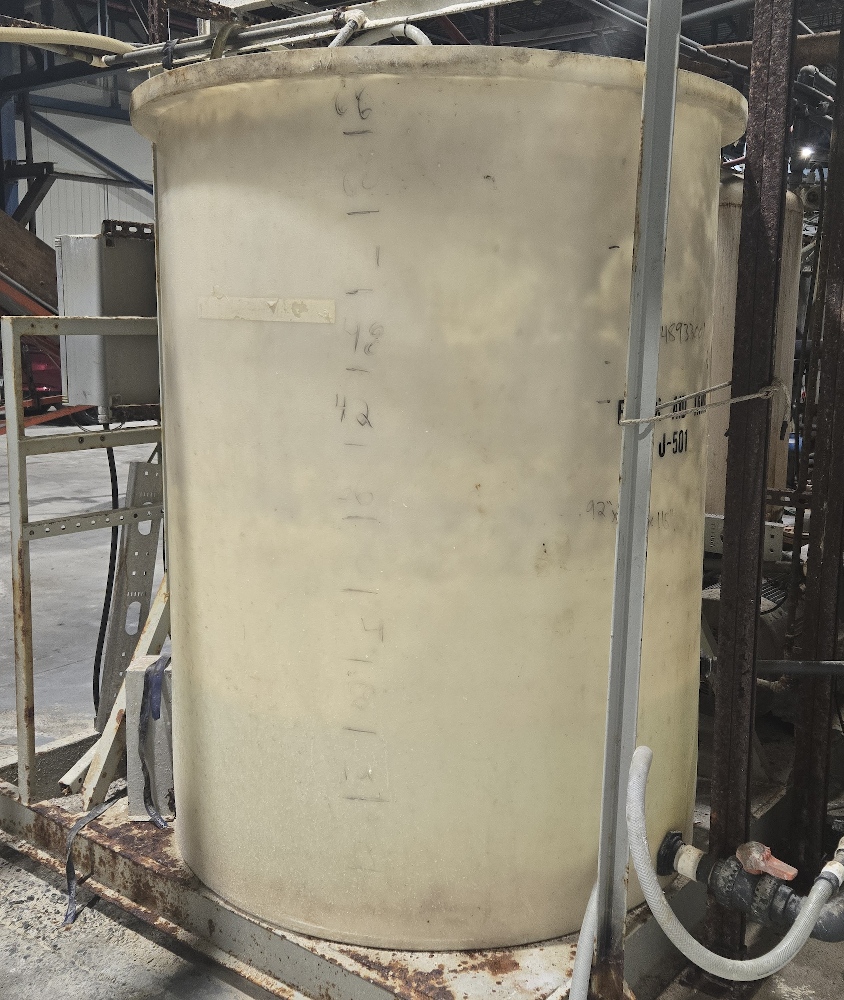 1,000 Gallon Vertical Chemical Tank
