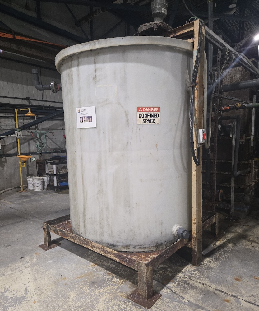1,200 Gallon Vertical Mixing Tank