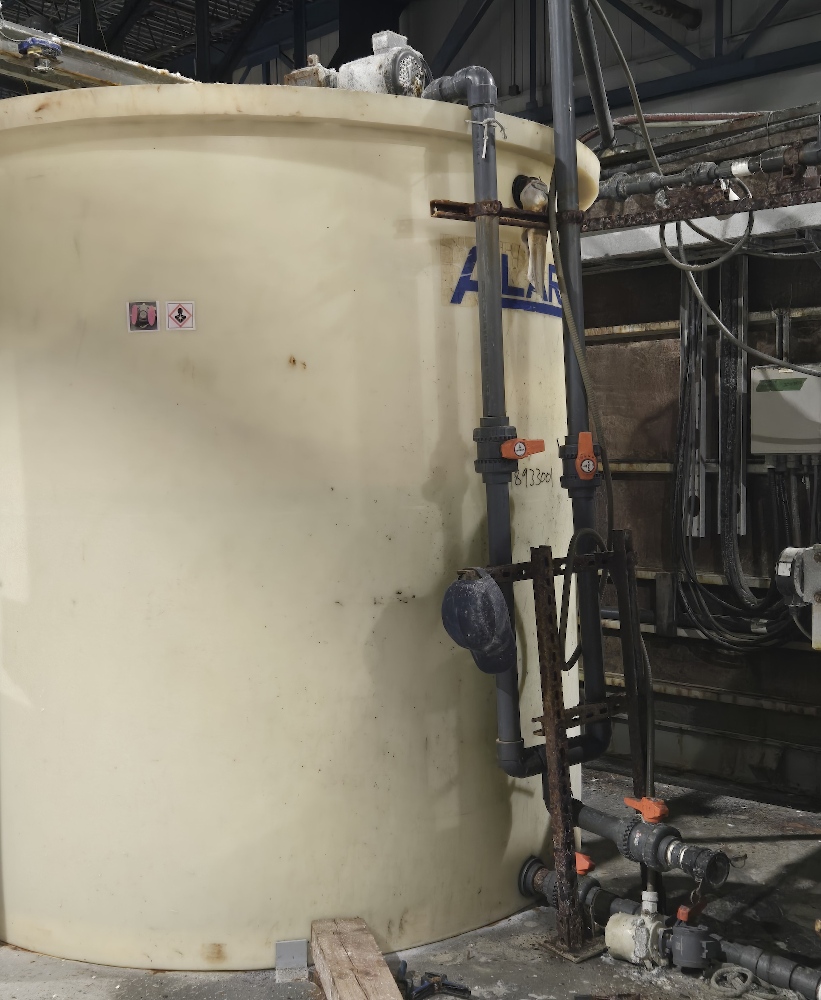 2,000 Gallon Vertical Chemical Tank