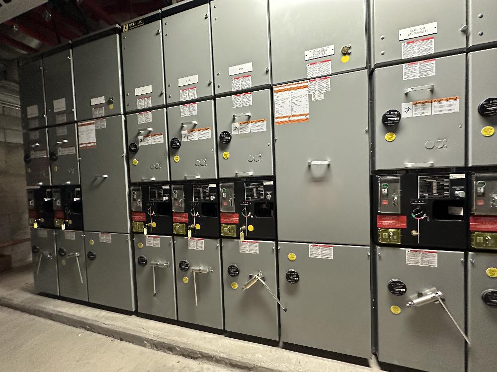 Square D 600 Amp HVL/cc Switchgear