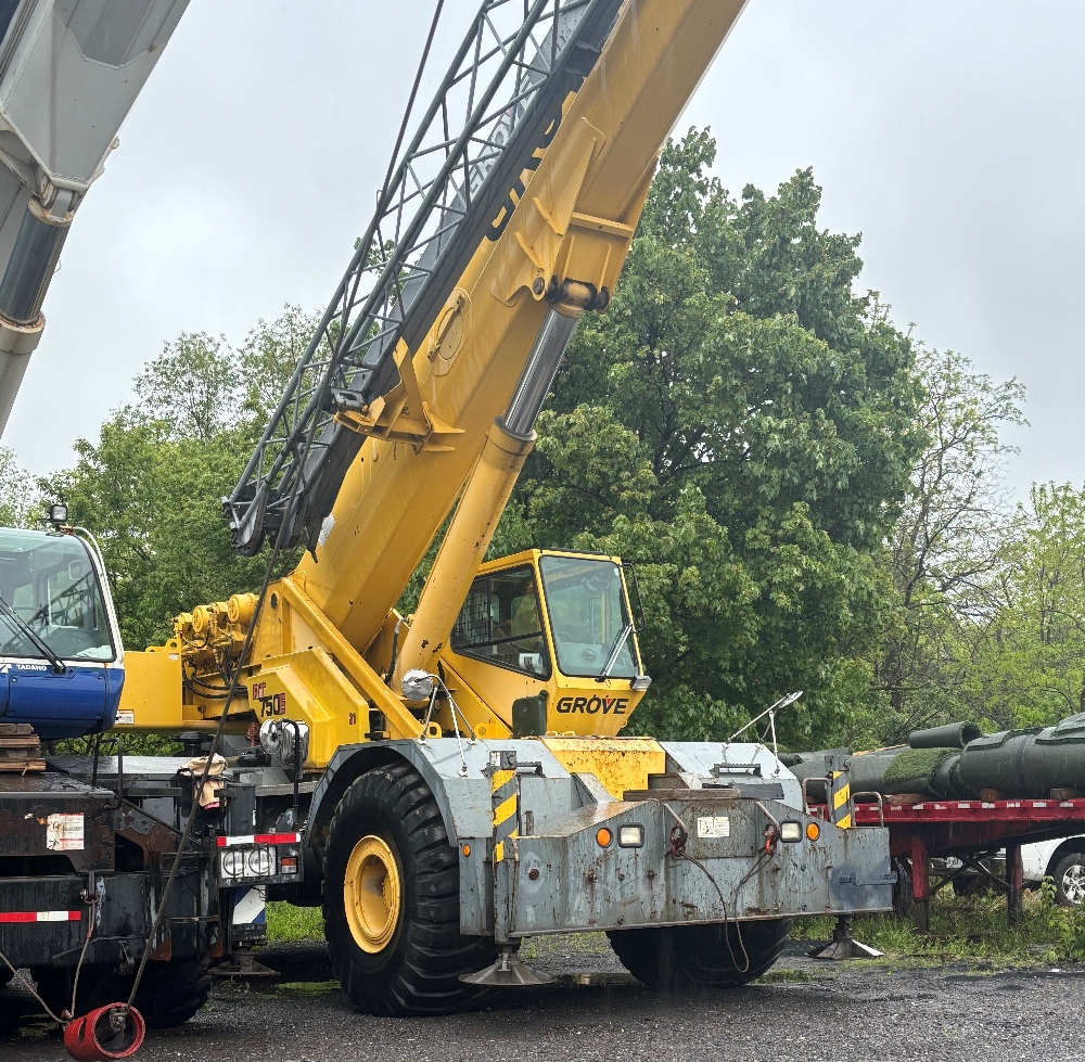 Grove RT700E 60-Ton Rough Terrain Crane