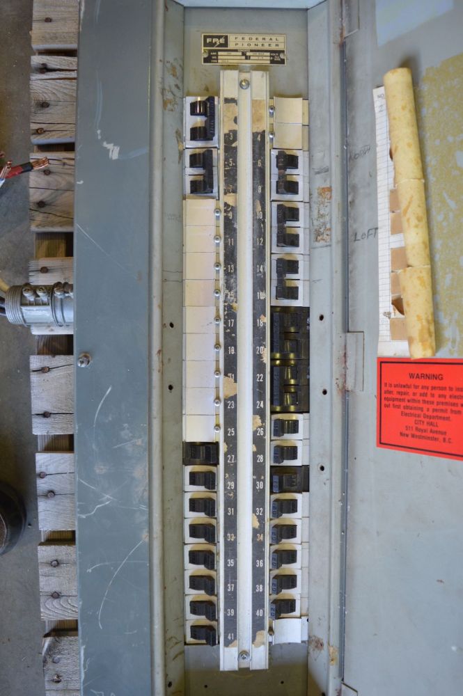 Federal Pioneer 200 Amp Breaker Panel