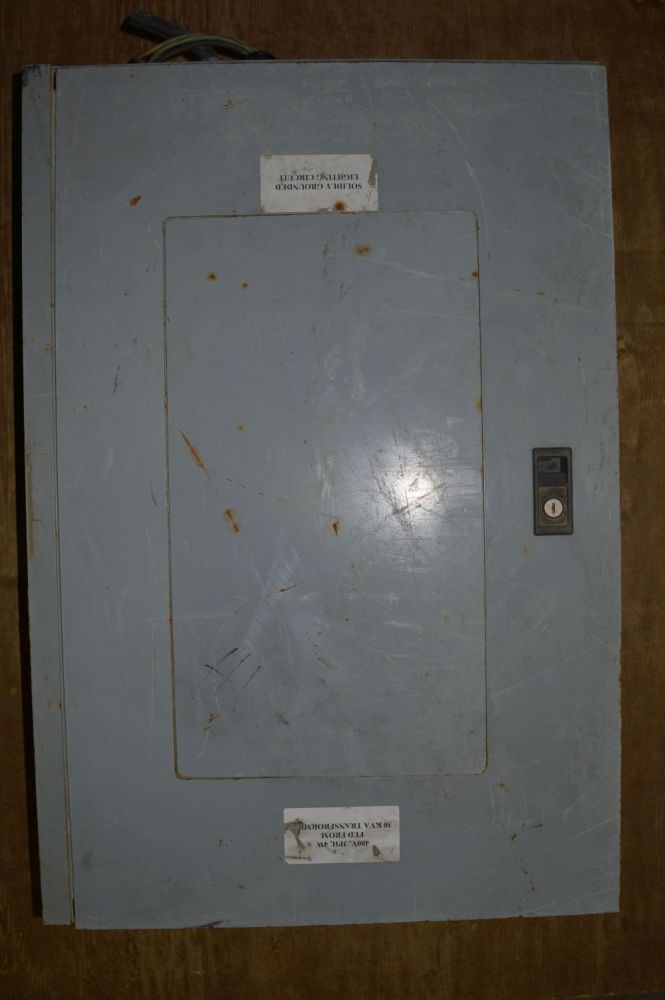 Eaton 100 Amp Breaker Panel