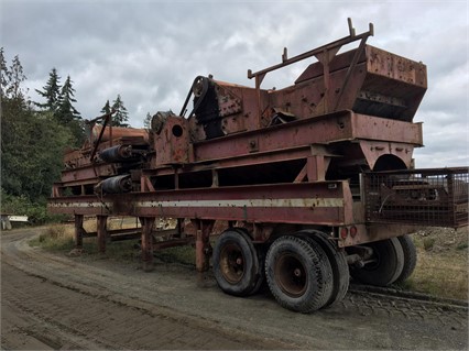 Universal 5 ft x 16 ft Portable Screening Plant