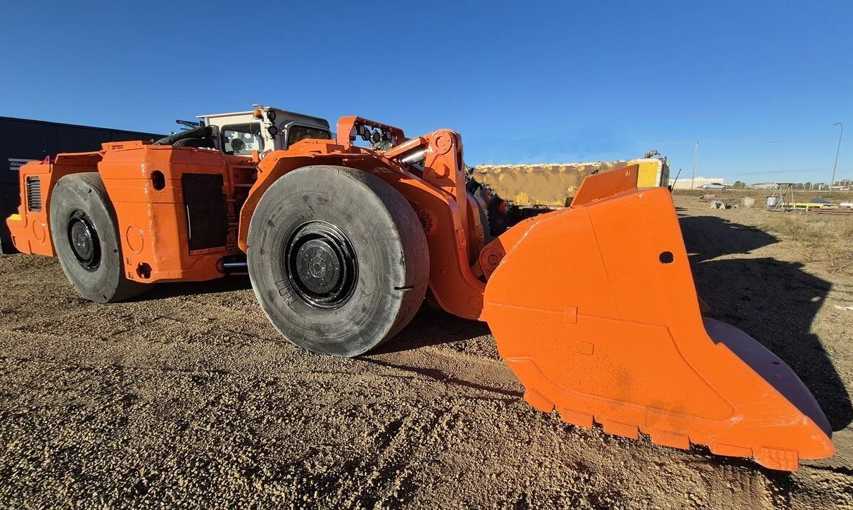 Scooptram Sandvik LH410 de 5 yardas