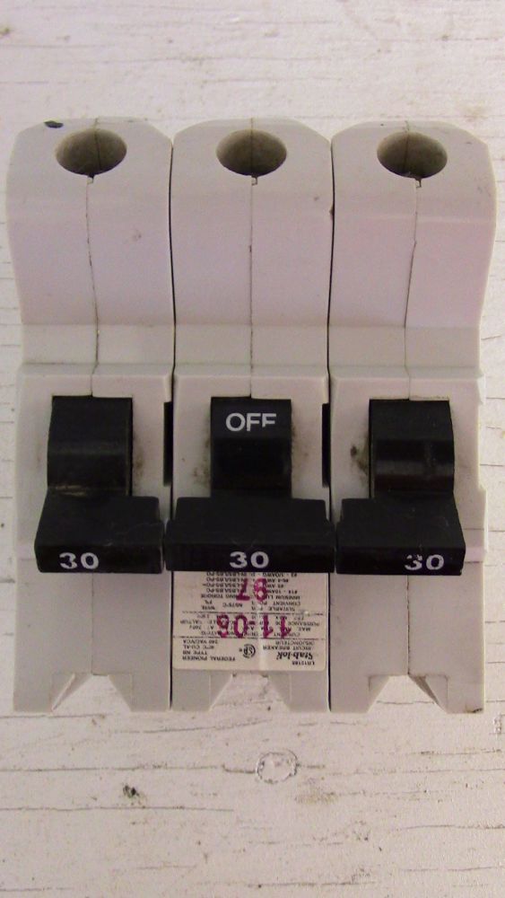 Disjoncteur boulonné Federal Pioneer, 3 pôles, 30 A