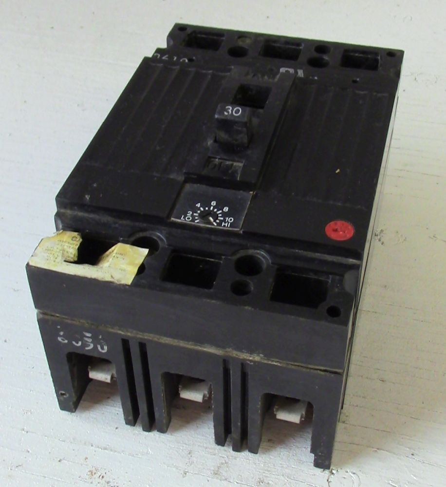 Interruptor General Electric de 3 polos 30 Amp