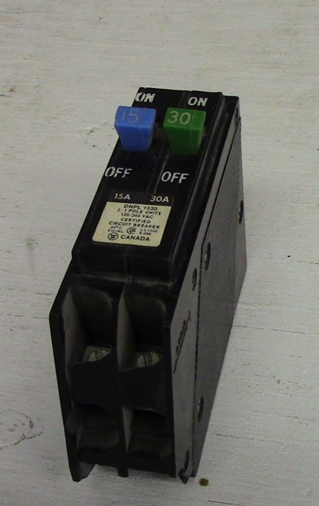 Cutler Hammer 1 Pole Tandem 15 Amp/30 Amp Push-in Breaker