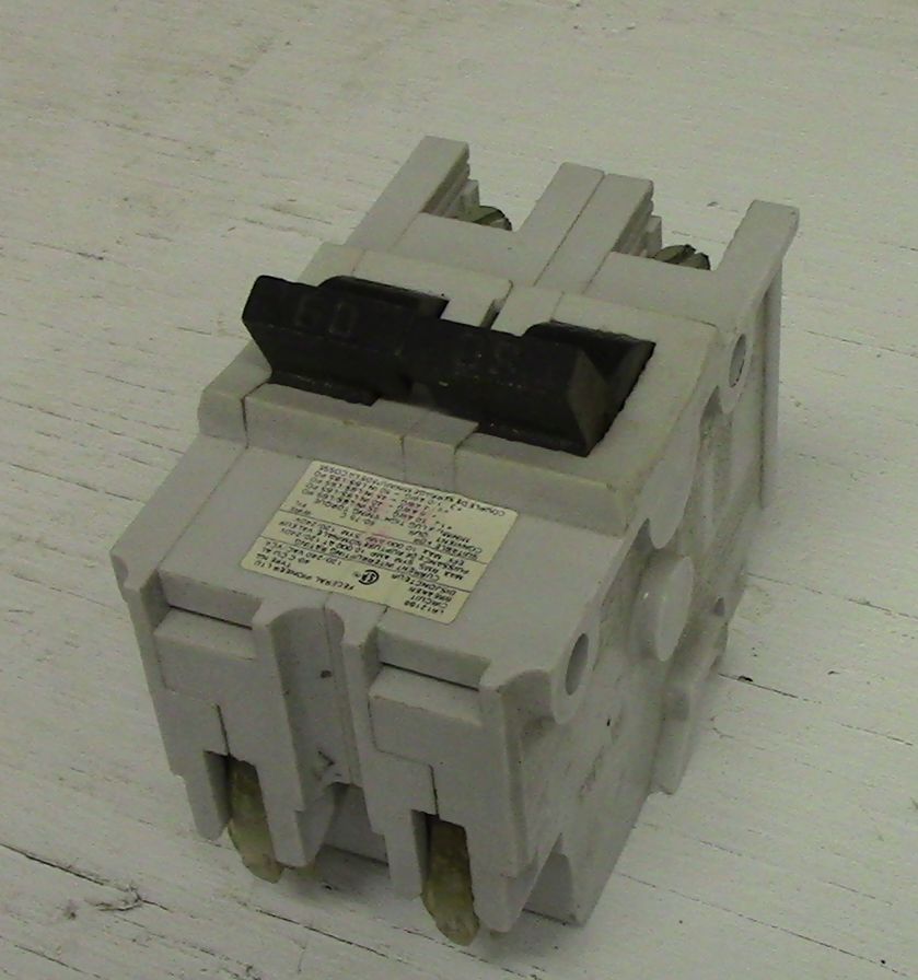 Interruptor de Empuje Federal Pioneer de 2 polos 60 AMp Tipo NA