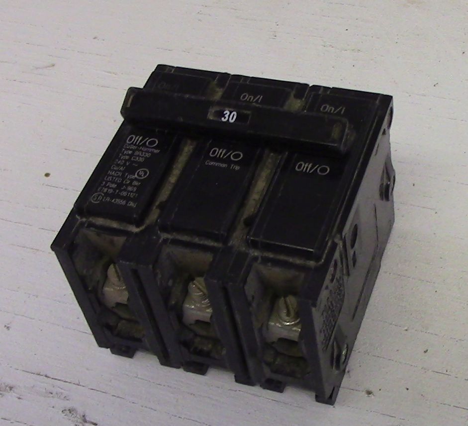 Interruptor Cutler Hammer de 3 Polos 30 amp