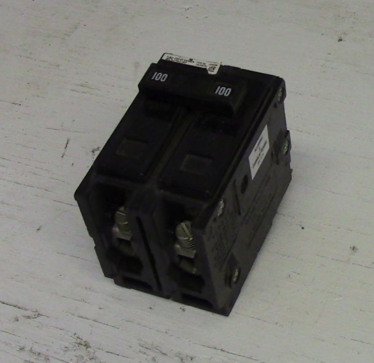 Interruptor Atornillado Cutler Hammer de 2 Polos 100 Amp