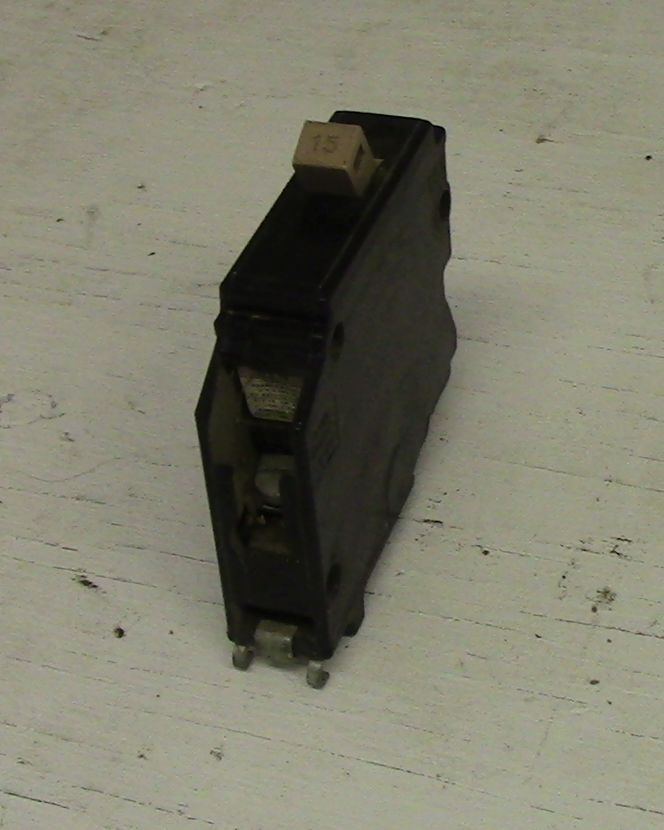 Cutler Hammer 1 Pole 15 Amp Type CH Push-in Breaker