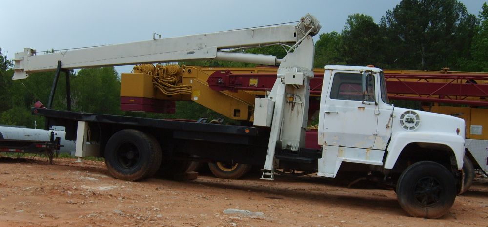 Ford F800 Crane Truck
