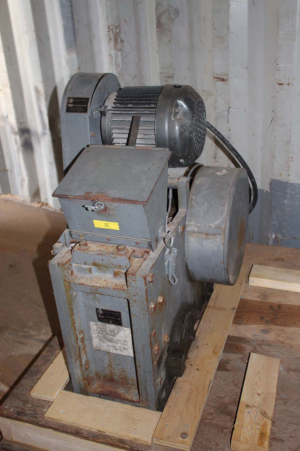 TM Engineering Rhino Lab Jaw Crusher