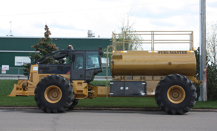 Caterpillar 535 Fuel Master Truck
