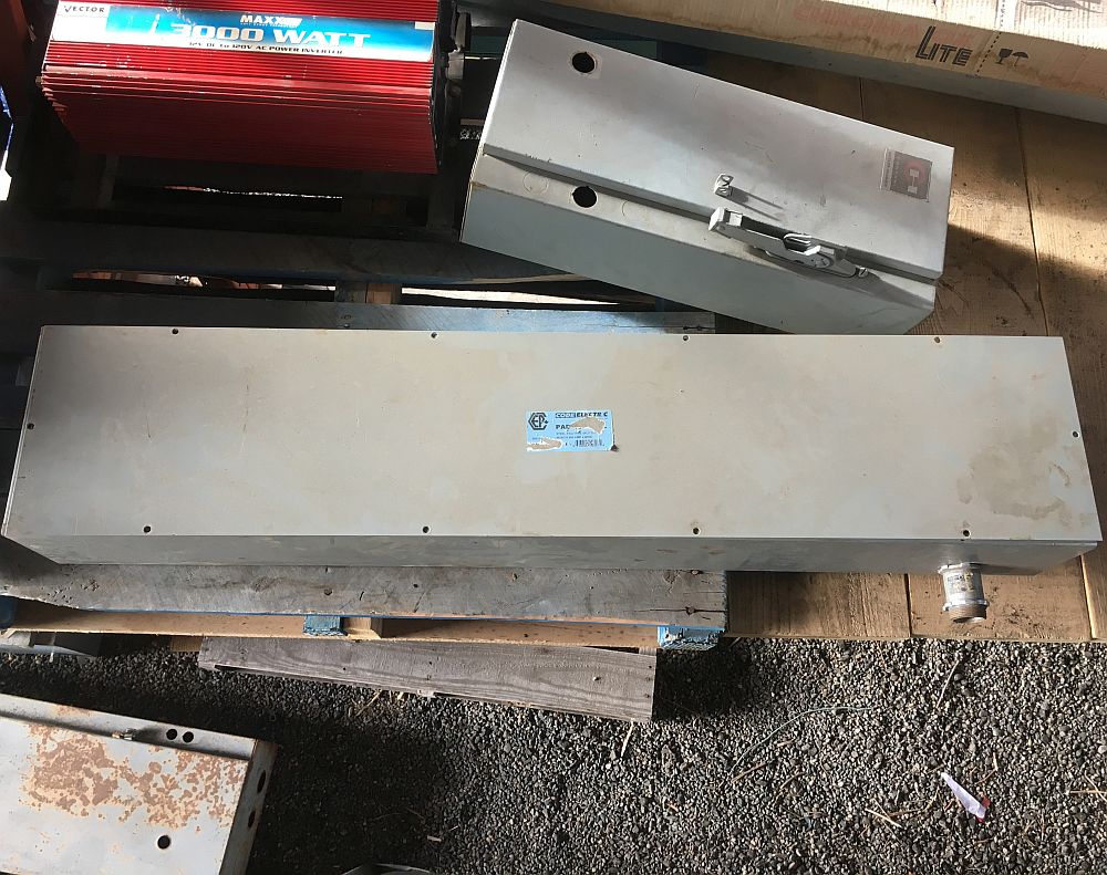 Code Electric 600 Amp Splitter Trough