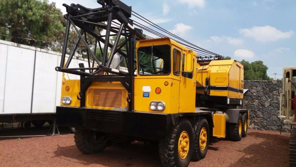 American 5530 Truck Crane