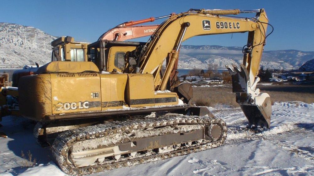John Deere 200LC Hydraulic Excavator