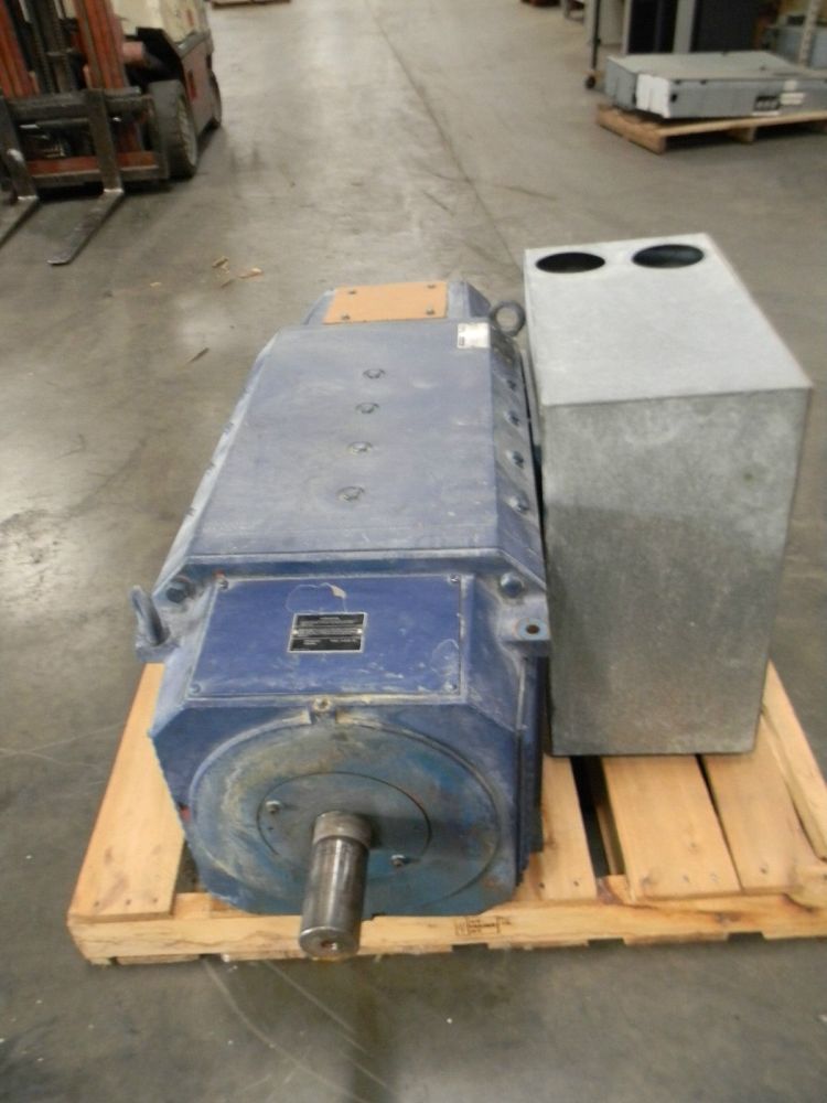 Moteur à courant continu Brook Crompton de 329 CV (320 kW)